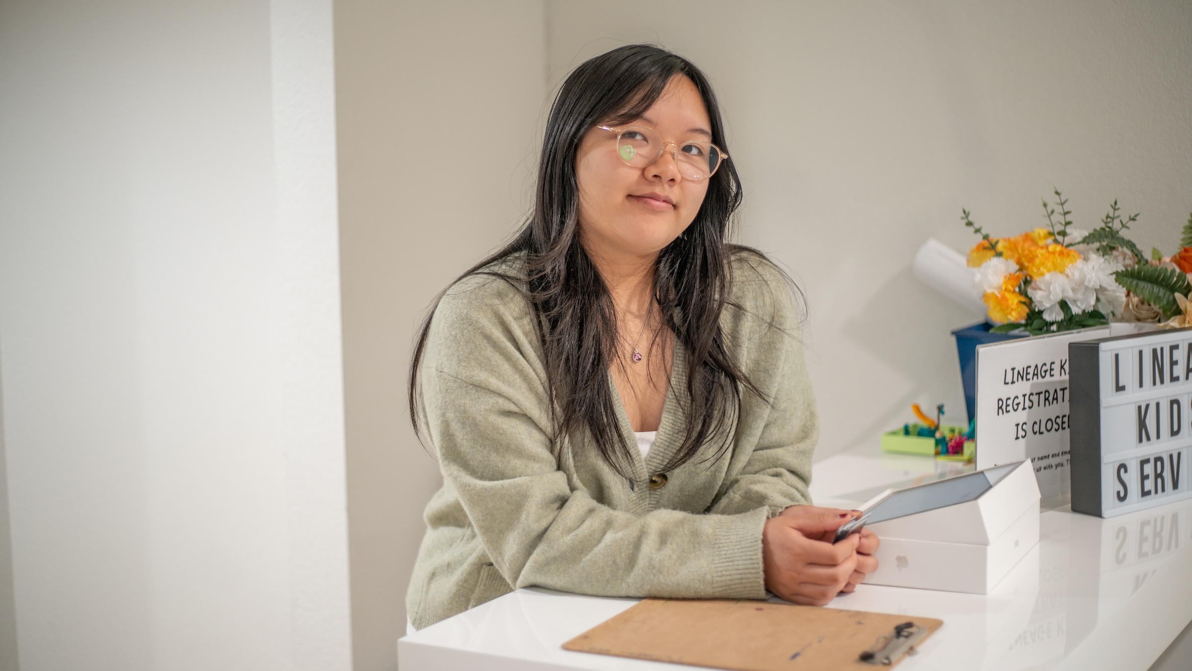 Lineage Church serve teams volunteer at check-in